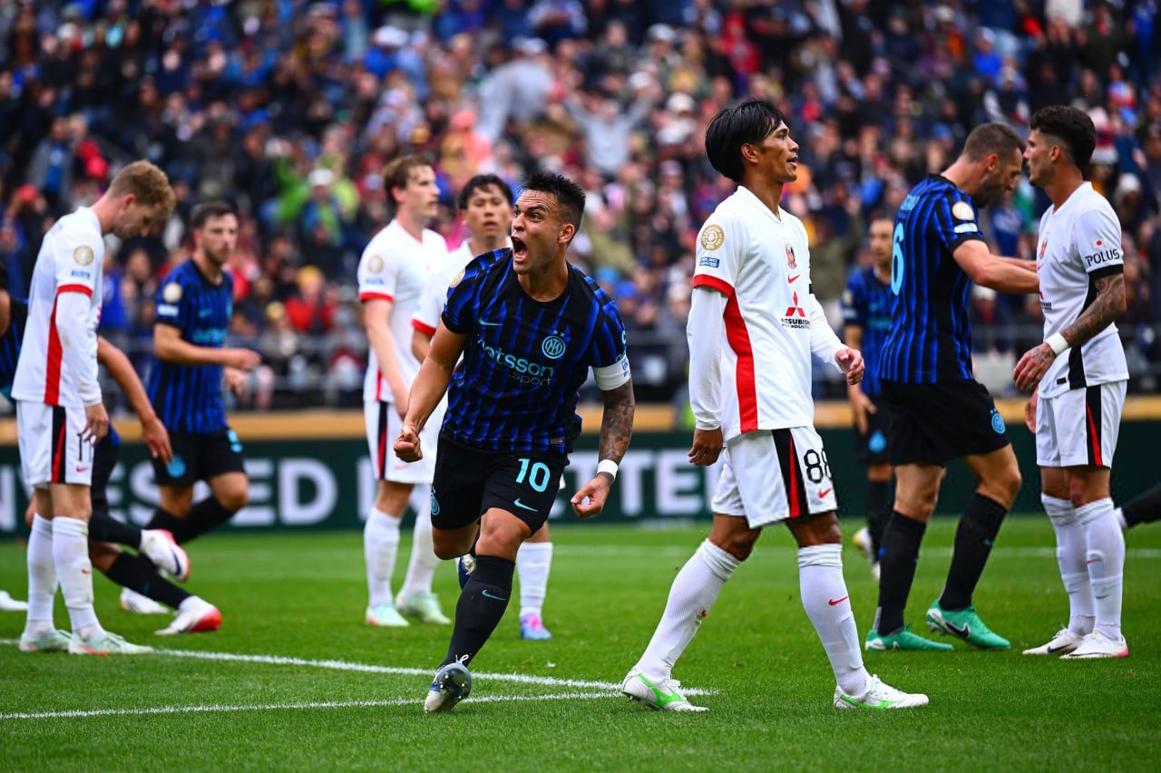 لائوتارو مارتینز پس از گلزنی برای اینتر مقابل اوراوا ردز