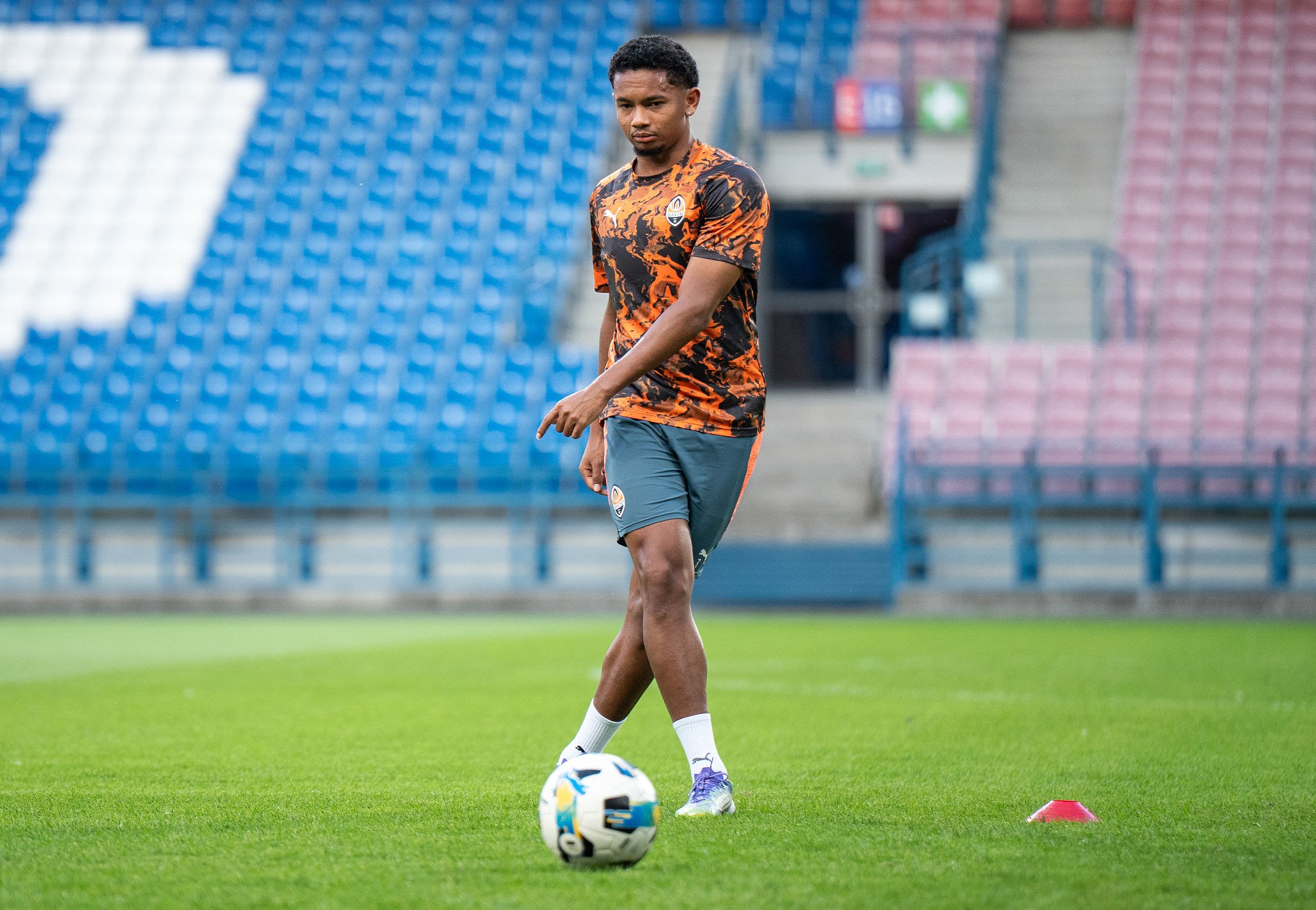 اگینالدو / وینگر برزیلی شاختار دونتسک