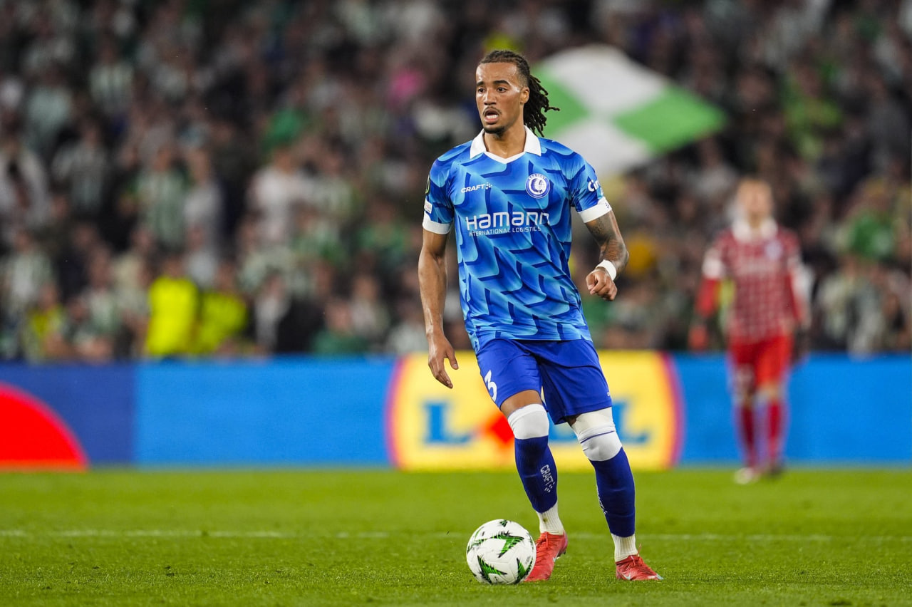 آرچی براون، مدافع چپ انگلیسی خنت بلژیک