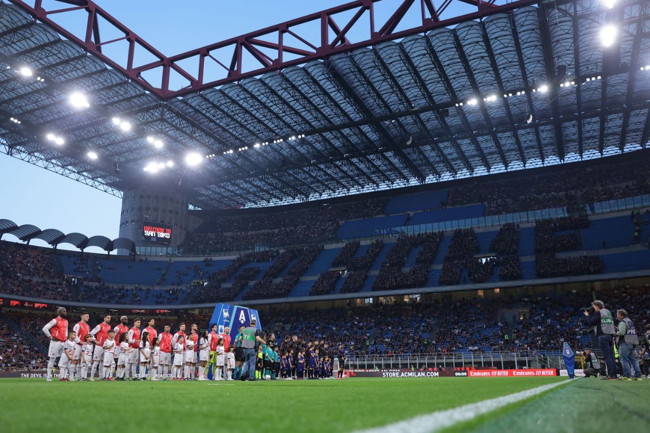 حرکت اعتراضی هواداران میلان پیش از بازی با مونتزا در سری آ ۲۵-۲۰۲۴