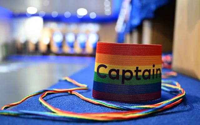 بازوبند کاپیتانی رنگین‌کمانی - لیگ برتر انگلیس - LGBTQ+