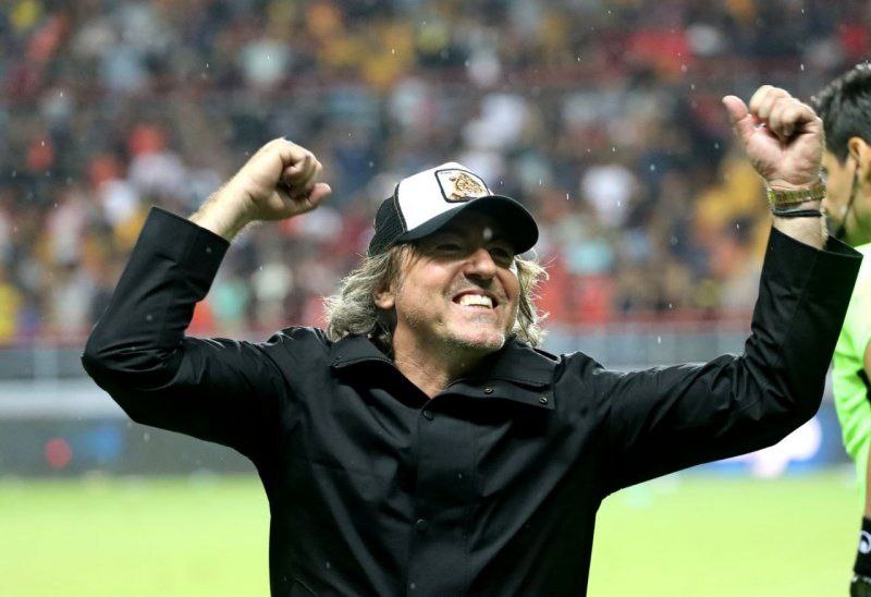 ریکاردو ساپینتو و کلاه کپ در استقلال