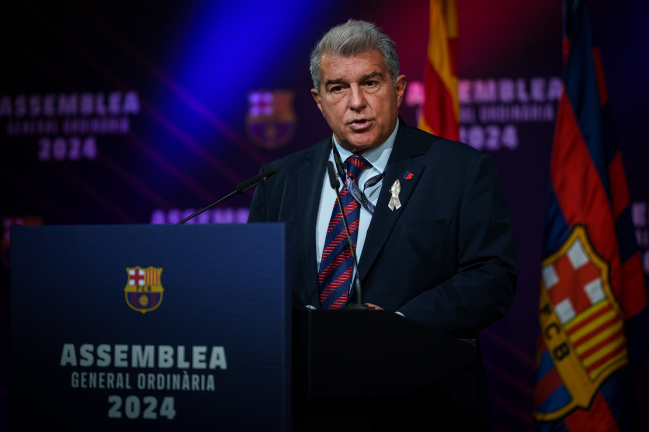 خوان لاپورتا - رئیس باشگاه بارسلونا در مجمع اعضا - 2024