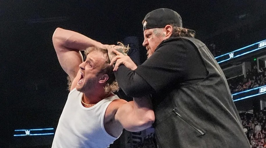 لوگان پال و جلی رول در رینگ کشتی کج WWE
