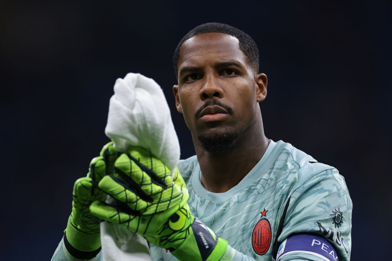 مایک منیان در بازی میلان و مونتزا در سری آ؛ فصل 25-2024