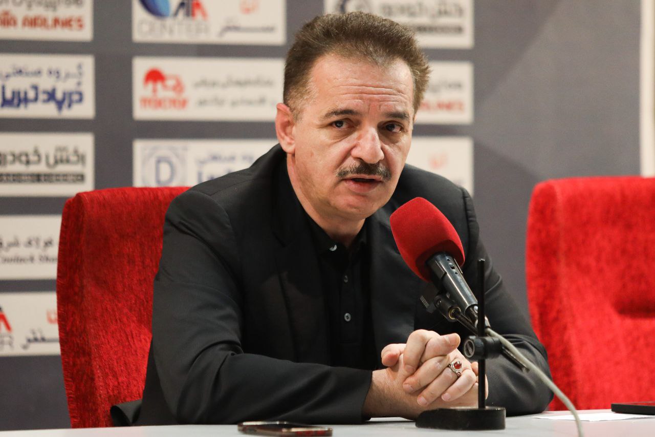 عکس از محمدرضا زنوزی مالک تراکتور
