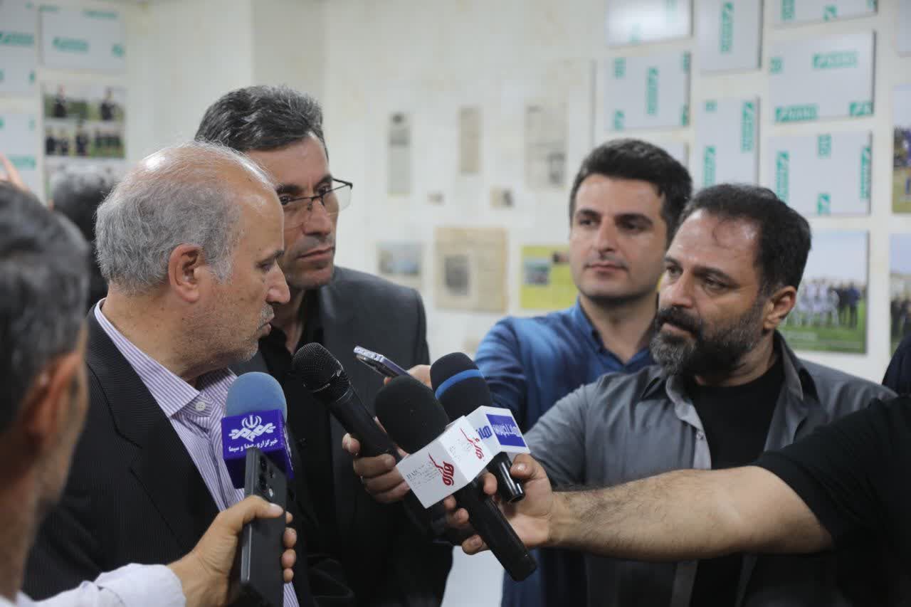 عکس از مهدی تاج رییس فدراسیون فوتبال
