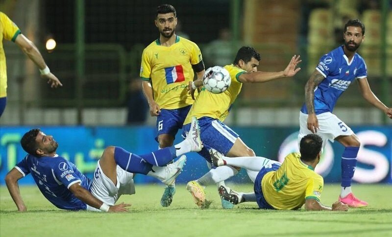 عکس از بازی استقلال و صنعت نفت آبادان در سال ۱۴۰۲