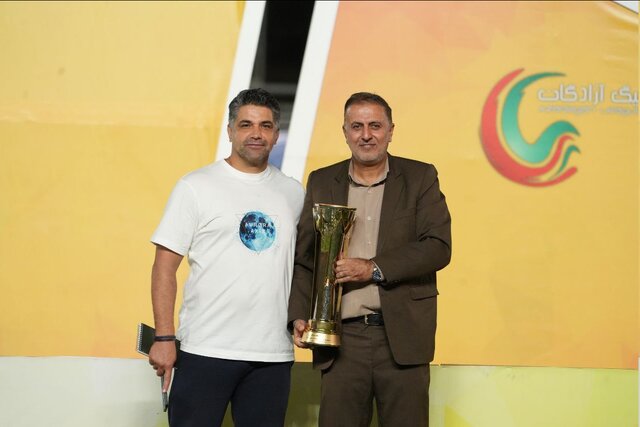 عکس از پیروز قربانی سرمربی فجر سپاسی 