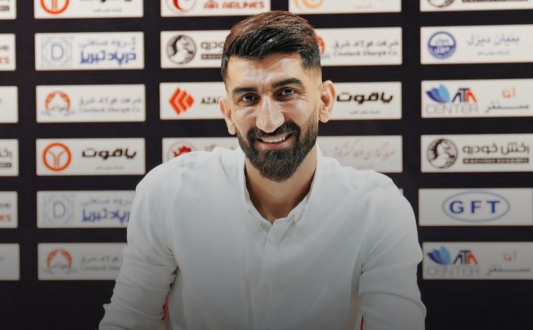 عکس از علیرضا بیرانوند و امضای قرارداد با تراکتور