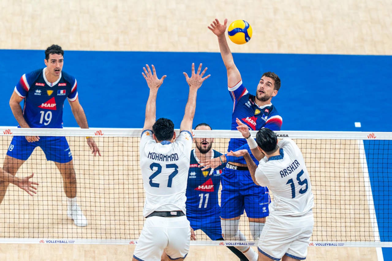 عکس از بازی ایران و فرانسه در لیگ ملت‌های والیبال ۲۰۲۵