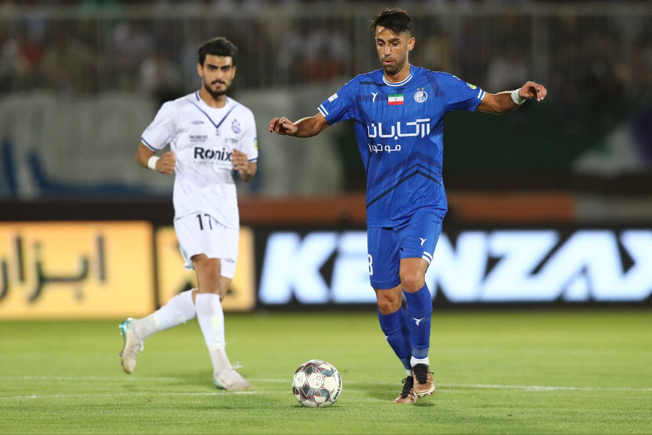 عکس از آرش رضاوند هافبک استقلال