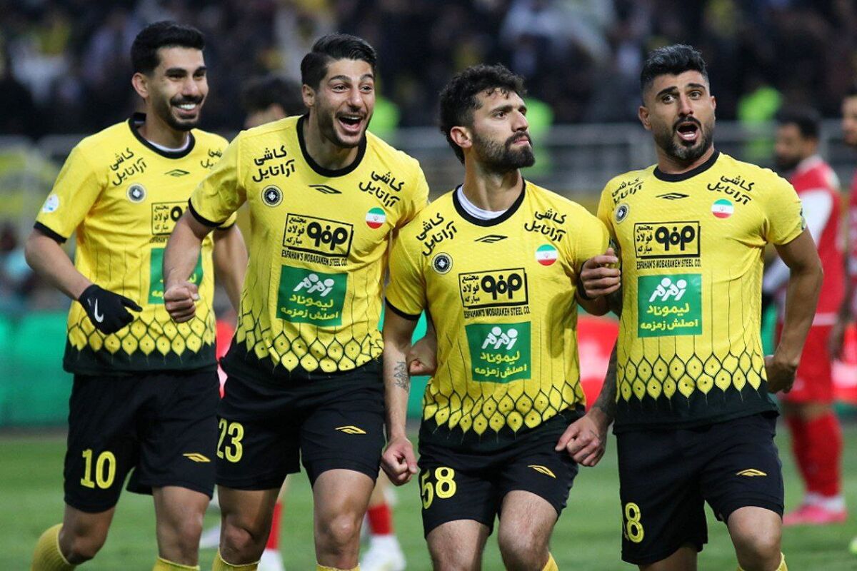 عکس از گل محمد دانشگر به پرسپولیس در بازی سپاهان و پرسپولیس