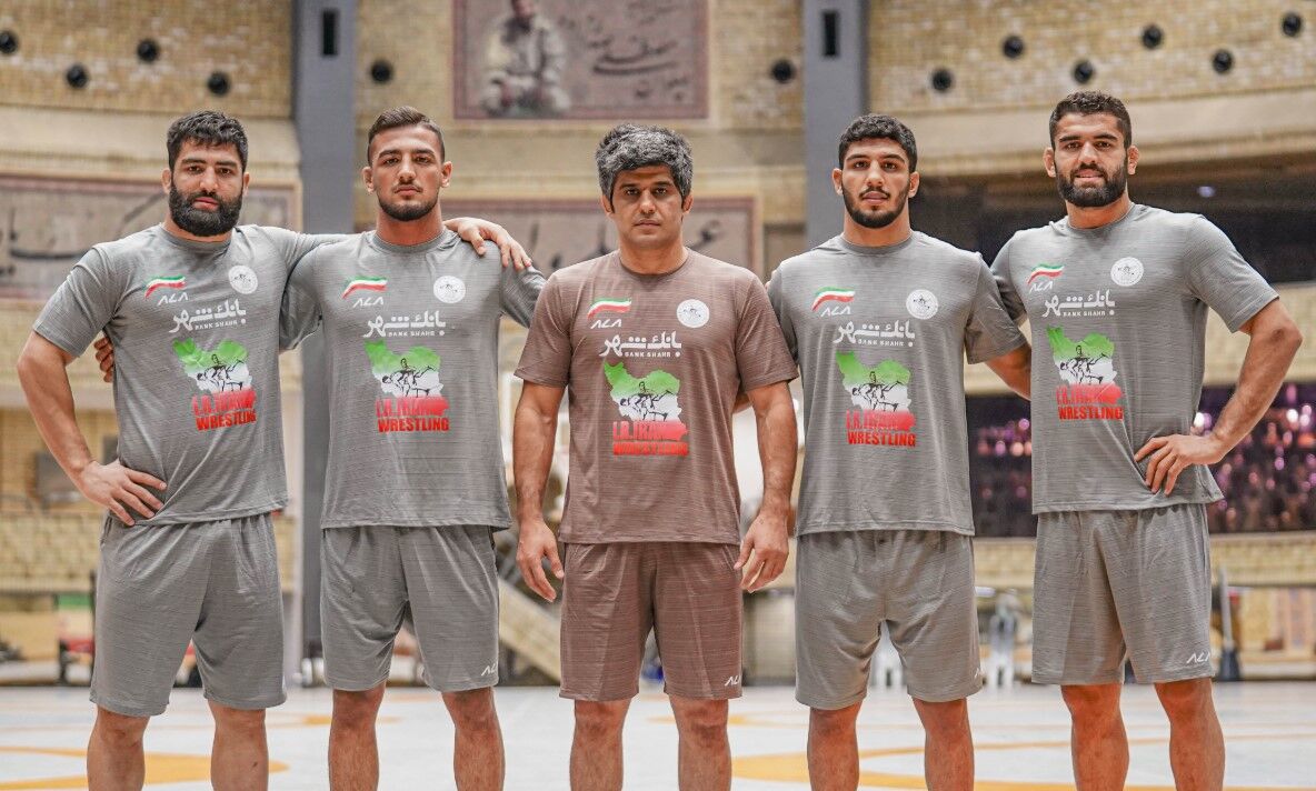 عکس از تیم ملی کشتی آزاد ایران با مهدی تقوی