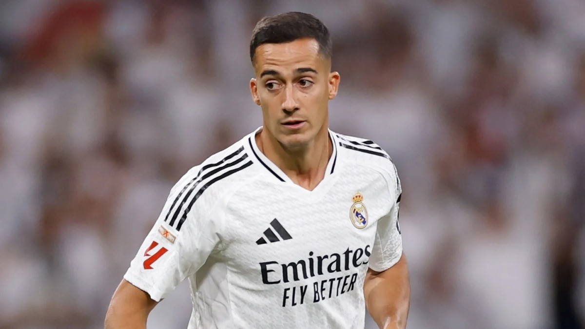 لوکاس وازکز وینگر اسپانیایی در زمین - رئال مادرید