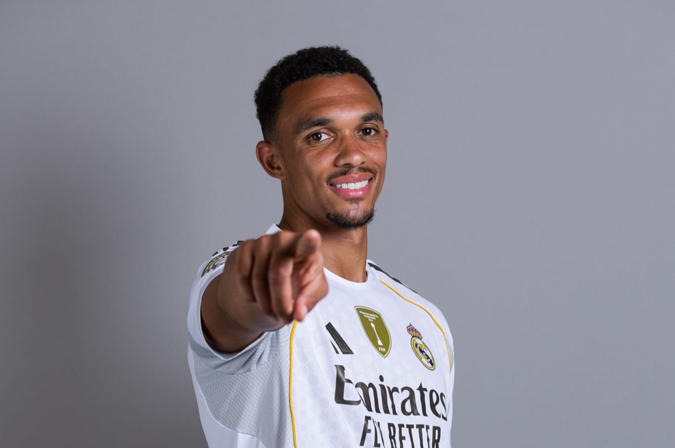 ترنت الکساندر آرنولد مدافع انگلیسی در زمین - رئال مادرید