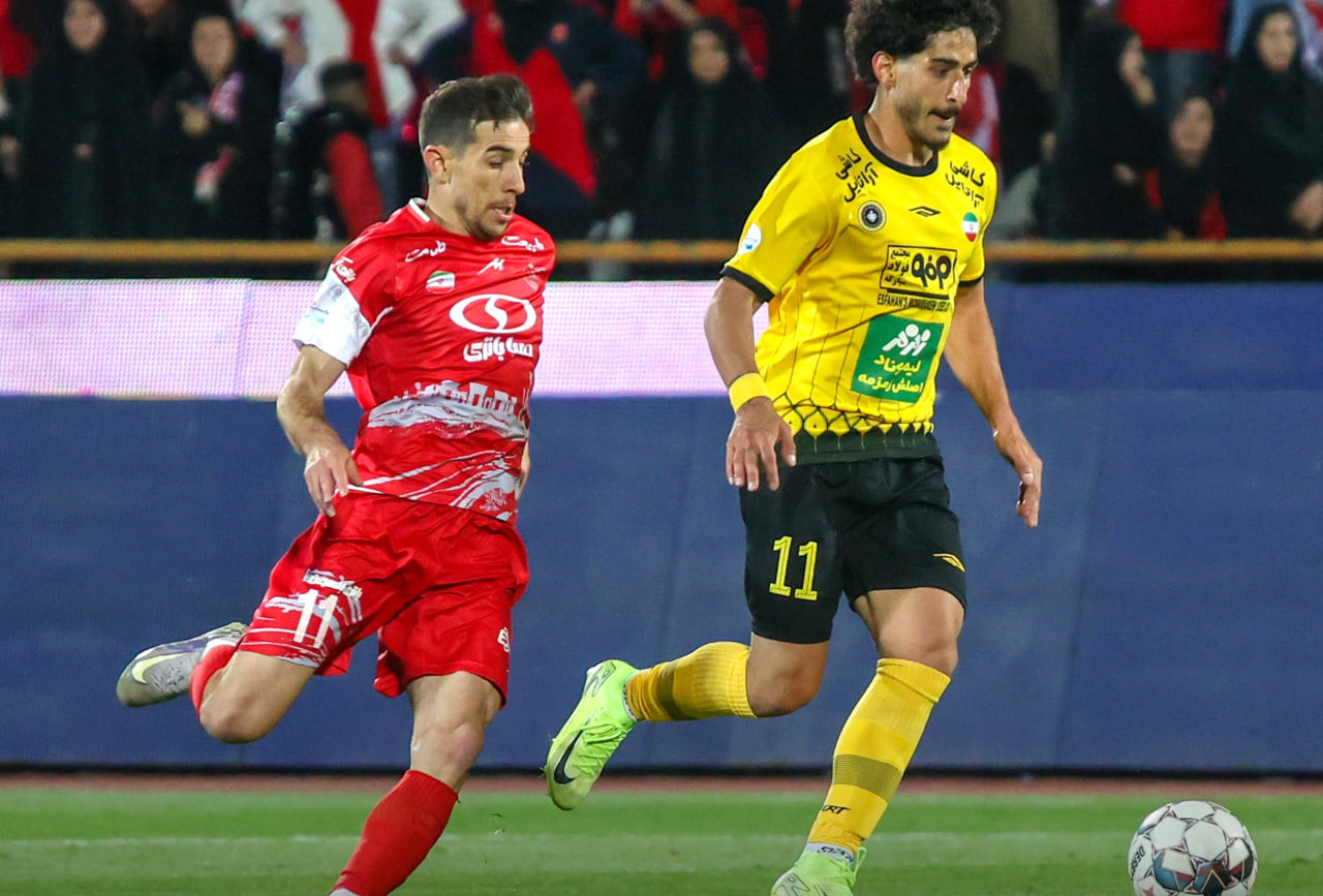 فرشاد احمدزاده وینگر پرسپولیس تهران و سابق سپاهان و فولاد خوزستان - جواد آقایی پور مهاجم سپاهان اصفهان و سابق استقلال خوزستان - لیگ برتر ایران