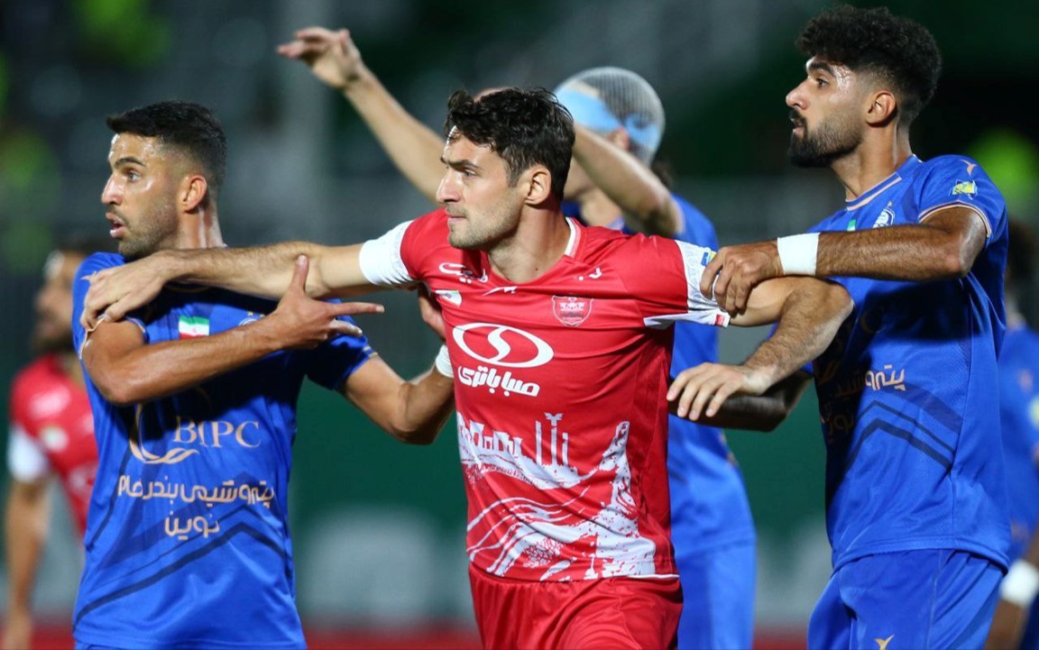 گئورگی گولسیانی مدافع میانی پرسپولیس و تیم ملی گرجستان - آرش رضاوند و سامان فلاح بازیکنان استقلال تهران - لیگ برتر ایران
