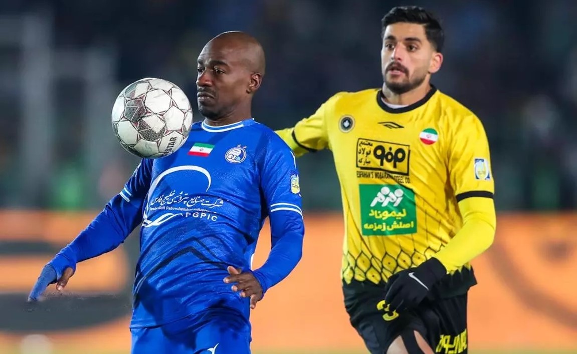 حسین گودرزی مدافع چپ سپاهان اصفهان - گائل کاکوتا بازیکن استقلال تهران - لیگ برتر ایران