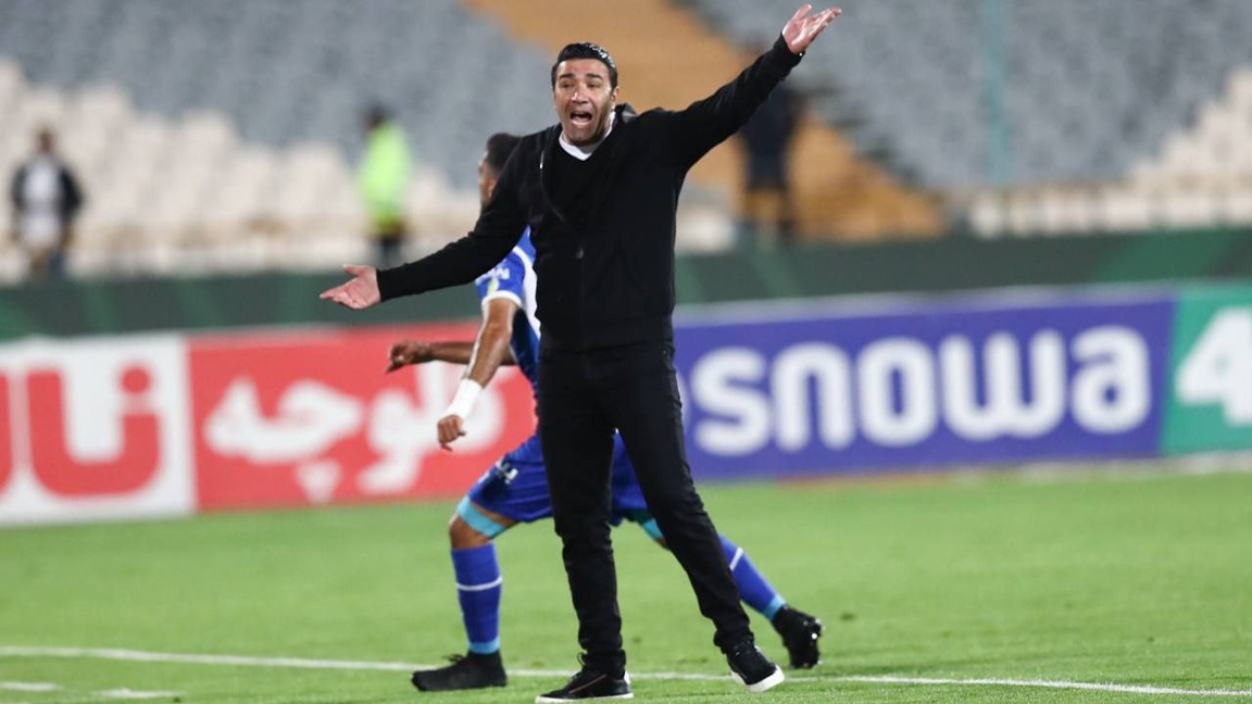 جواد نکونام سرمربی سابق استقلال تهران دربازی مقابل ذوب آهن به سرمربیگری محمد ربیعی - گزینه مدنظر باشگاه خیبر خرم آباد - لیگ برتر ایران