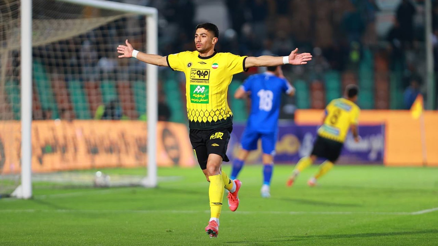 مهدی لیموچی وینگر سپاهان و تیم ملی ایران - بازی با استقلال تهران - لیگ برتر ایران