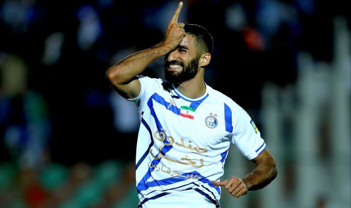 مهرداد محمدی مهاجم استقلال تهران و سابق ریو آوس پرتغال و تیم العربی قطر - وینگر سابق تیم ملی ایران - لیگ برتر ایران