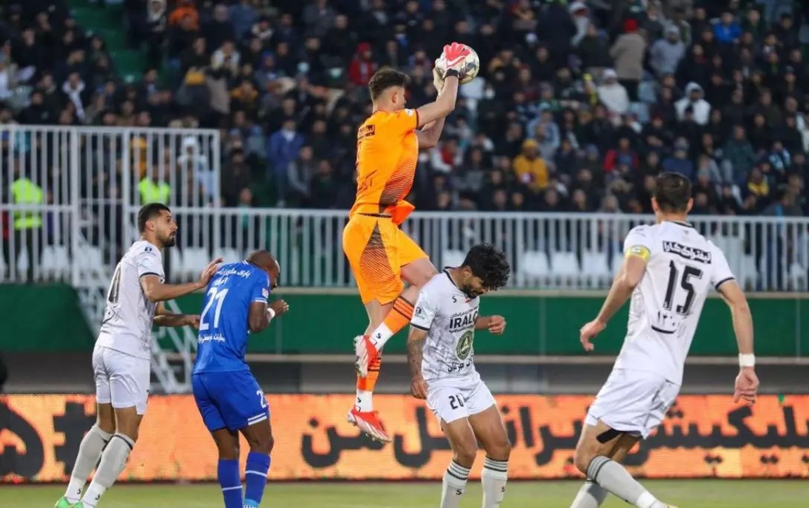 محمد خلیفه دروازه بان آلومینیوم اراک و تیم ملی ایران - بازی استقلال و آلومینیوم - گائل کاکوتا بازیکن استقلال - لیگ برتر ایران