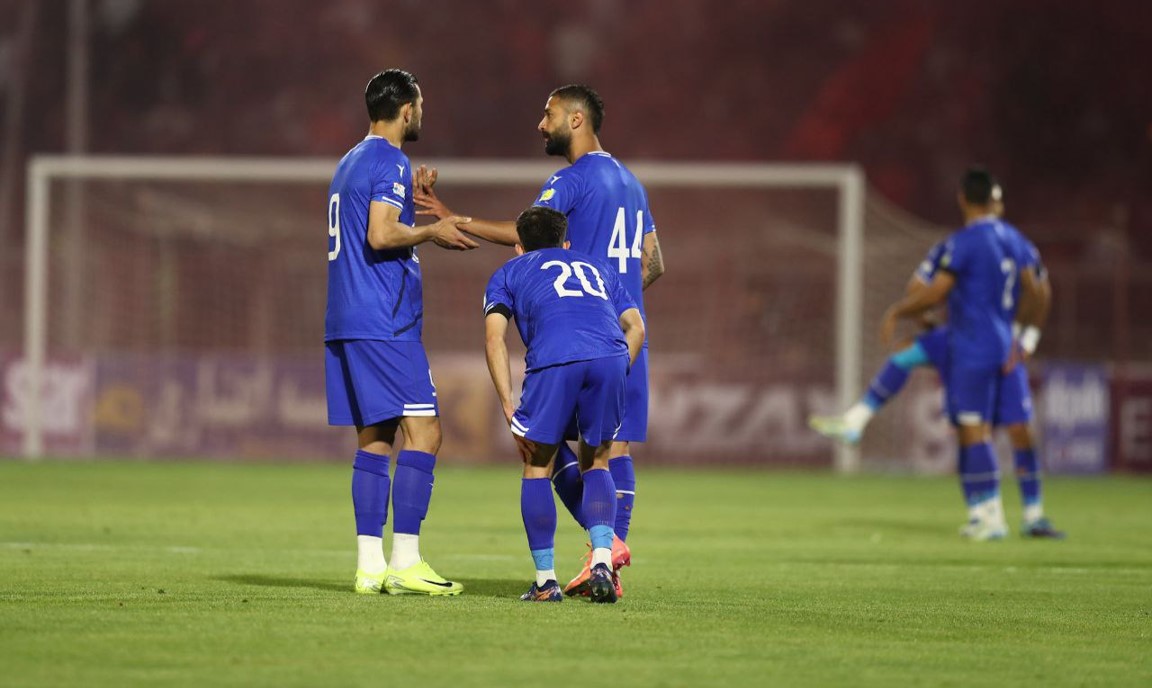 محمدرضا آزادی مهاجم استقلال و بازیکن سابق تیم ملی امید و بزرگسالان - آرمین سهرابیان مدافع میانی استقلال تهران و سابق گل گهر و سپاهان و بازیکن سابق تیم ملی ایران - لیگ برتر ایران