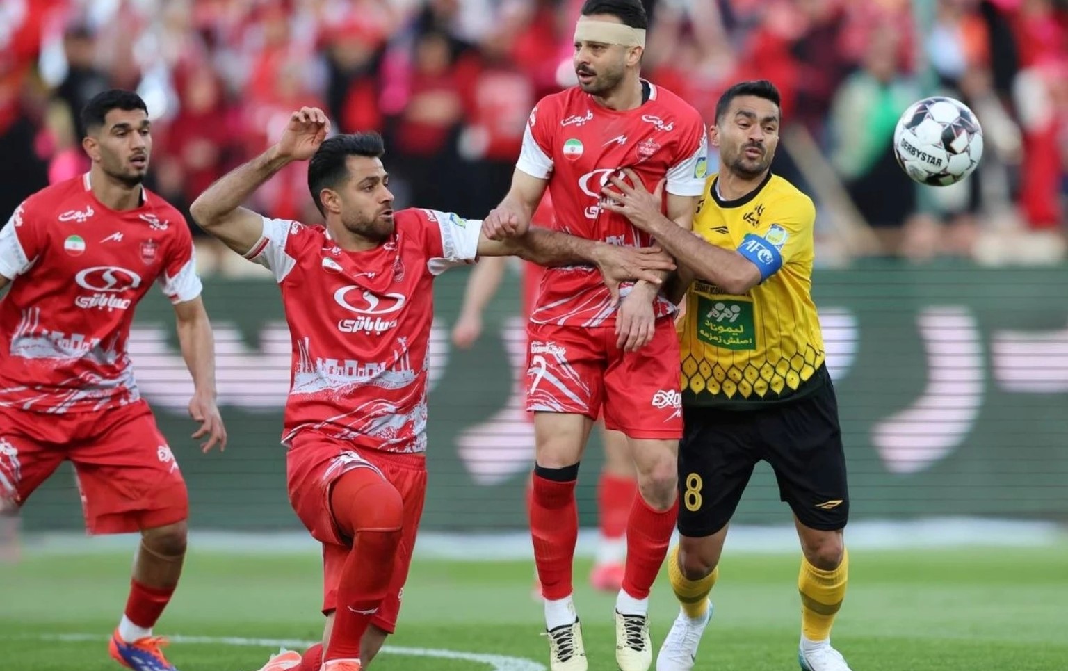 مرتضی پورعلی گنجی مدافع پرسپولیس و تیم ملی ایران - محمد کریمی هافبک سپاهان و تیم ملی ایران - سروش رفیعی هافبک پرسپولیس - لیگ برتر ایران