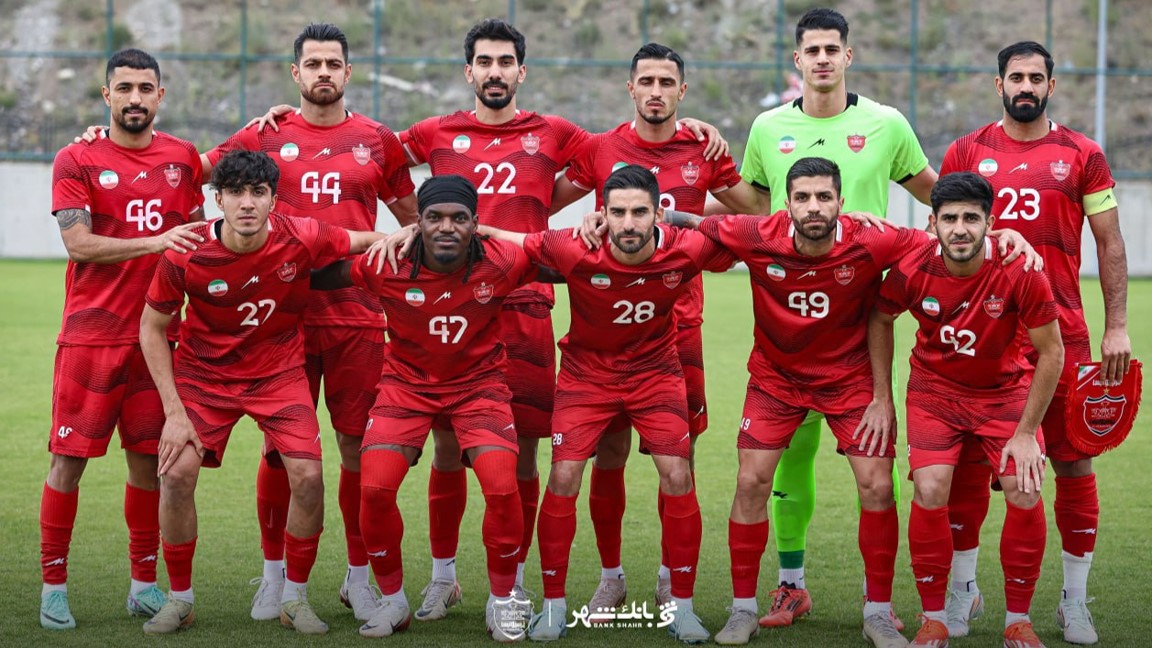 عکس تیمی بازیکنان پرسپولیس با پیام نیازمند، محمدحسین کنعانی زادگان، محمدامین کاظمیان و دیگران - لیگ برتر ایران