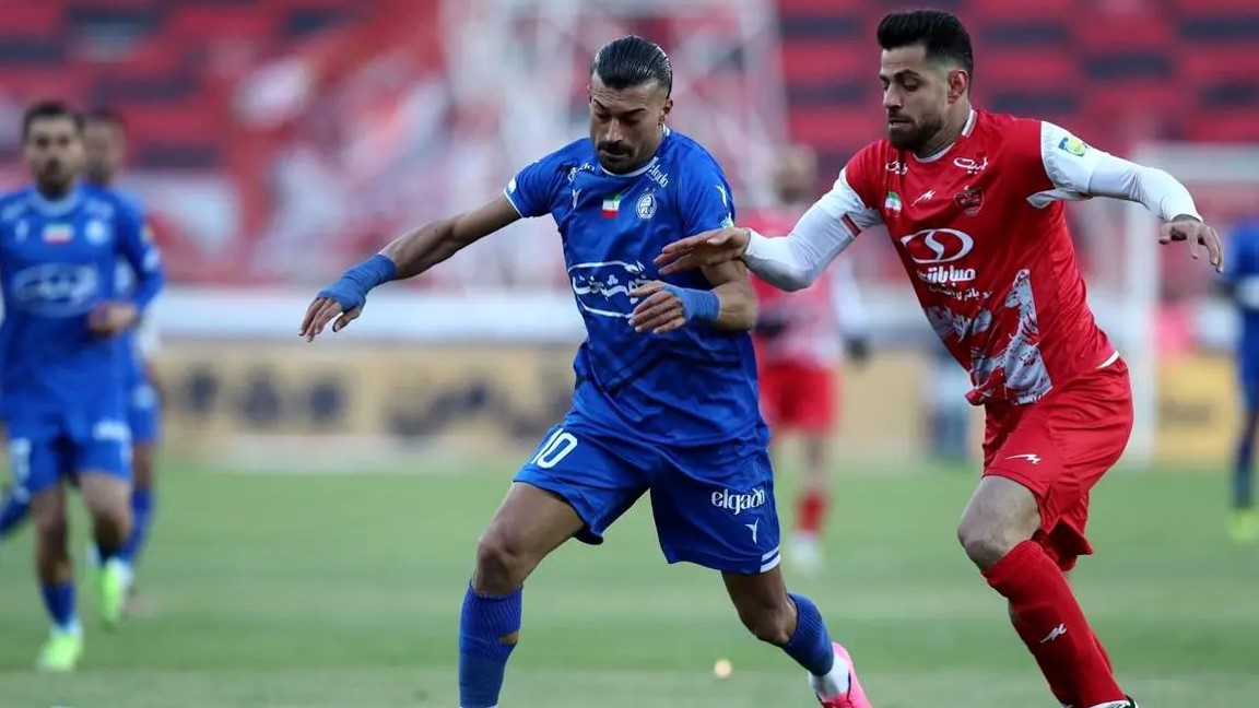 مرتضی پورعلی گنجی مدافع تیم ملی ایران و پرسپولیس و رامین رضاییان بازیکن سابق تیم ملی ایران و دفاع راست استقلال تهران - لیگ برتر فوتبال ایران
