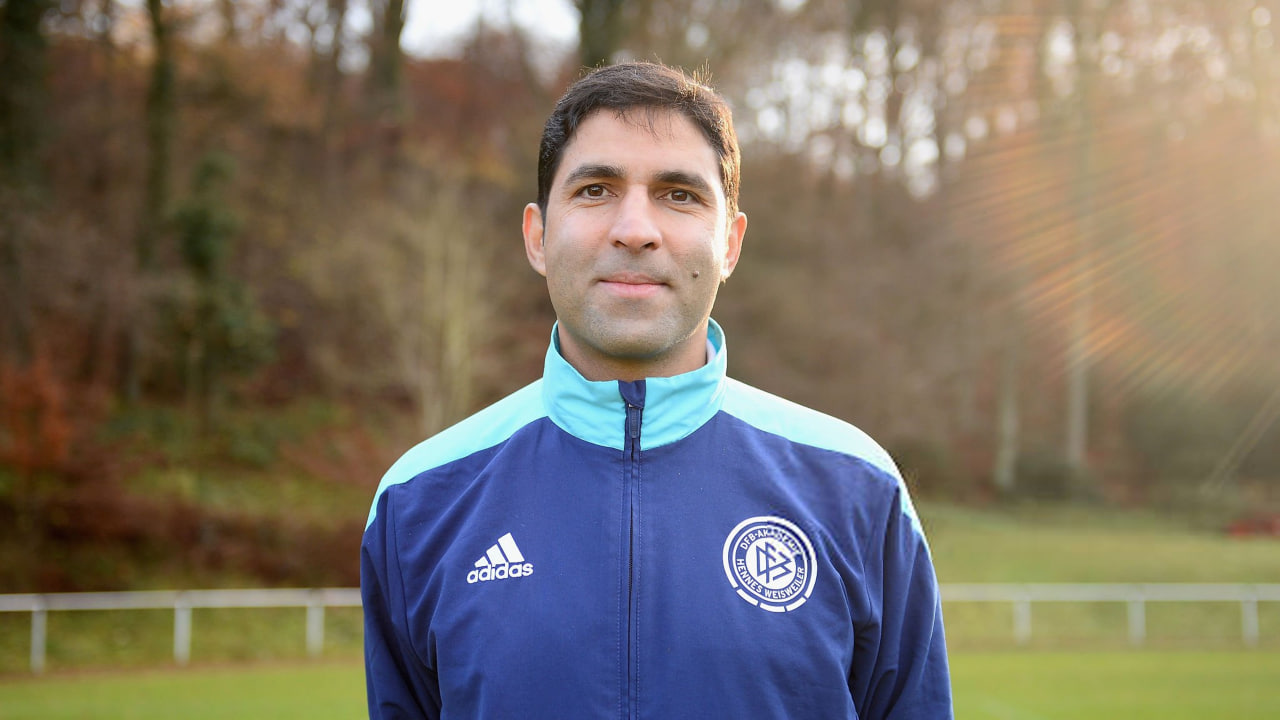 وحید هاشمیان سرمربی ایرانی پرسپولیس تهران - مربی شاغل در آلمان و بازیکن سابق بایرن مونیخ و بوخوم - لیگ برتر ایران