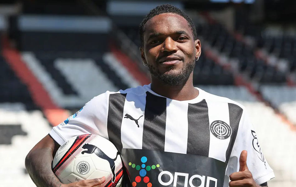 عکس از تیوی بیفوما زمانی که در کرت یونان بود