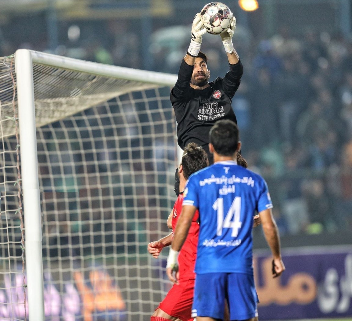 علیرضا بیرانوند دروازه بان تراکتور و تیم ملی ایران گزینه استقلال و بازیکن سابق پرسپولیبس تهران - زبیر نیکنفس هافبک استقلال تهران - لیگ برتر ایران