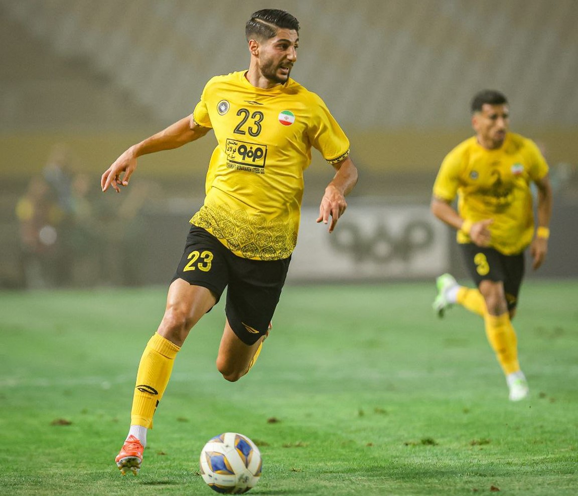 محمدمهدی محبی هافبک سپاهان اصفهان در بازی با شباب الاهلی امارات - لیگ نخبگان آسیا